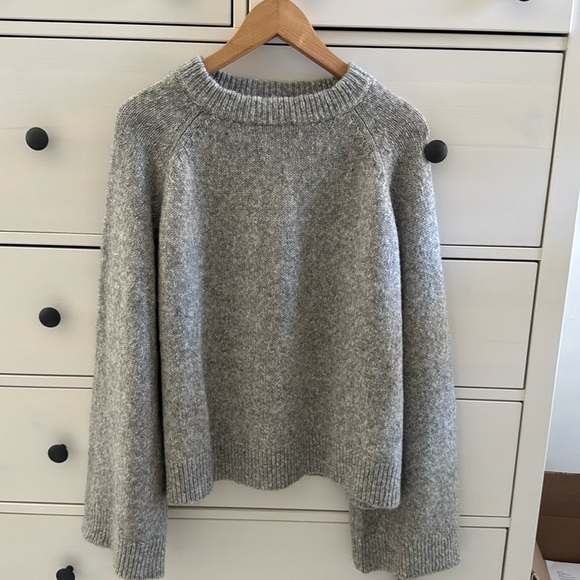 AG Adriano Goldshmied Noelle Chunky Sweater Shimmer Gray Silver Bell Sleeve - Picture 1 of 7